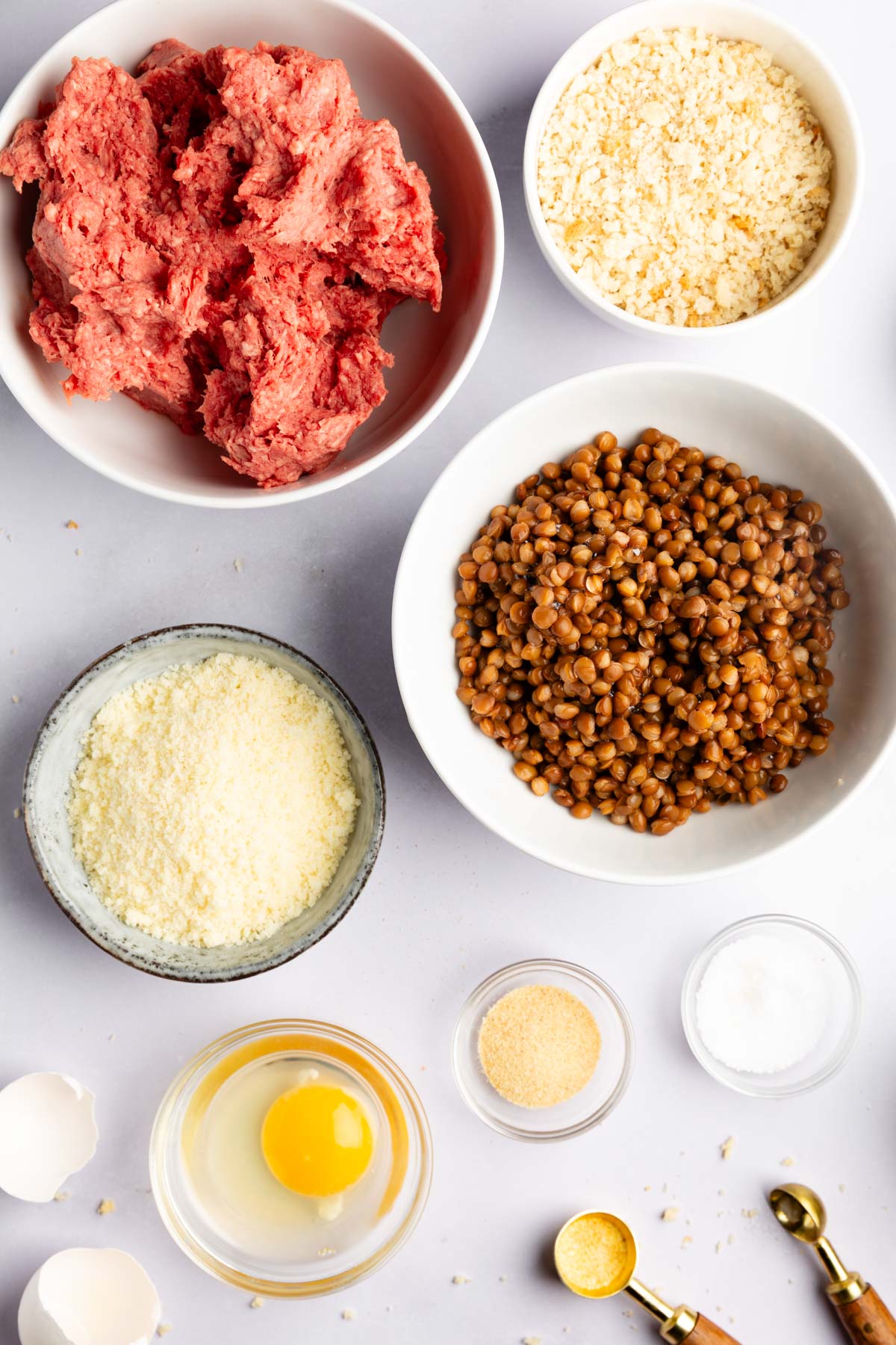 Ingredients needed to make meatballs with lentils.